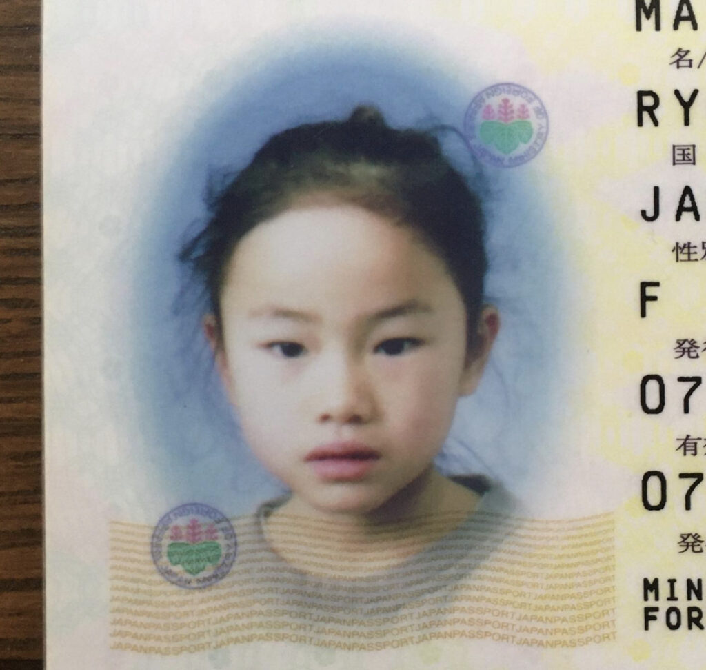 女の子のパスポート写真